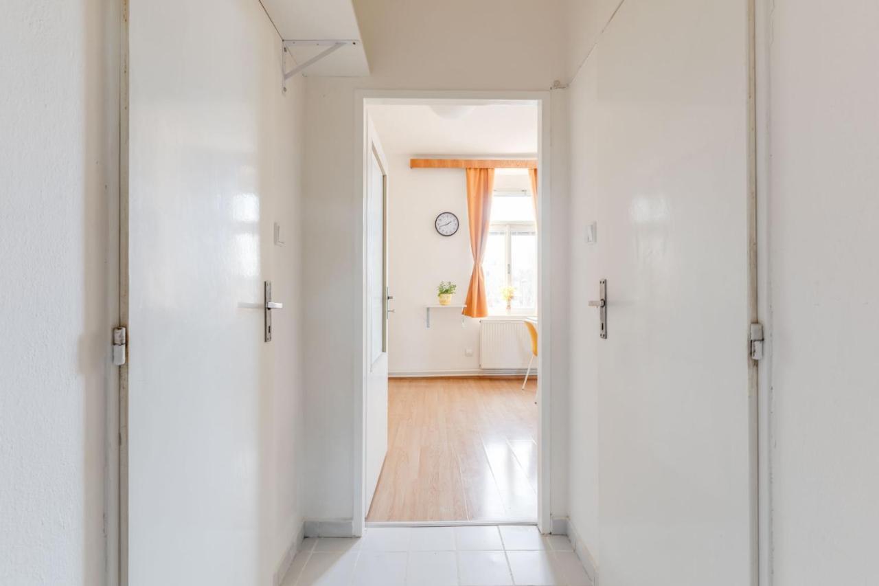 Sunshine Apartment Near The City Center Praga Exterior foto